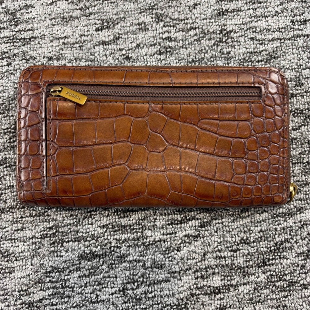 Fossil Womens Brown Croc Embossed Faux Leather Zip Around Wallet